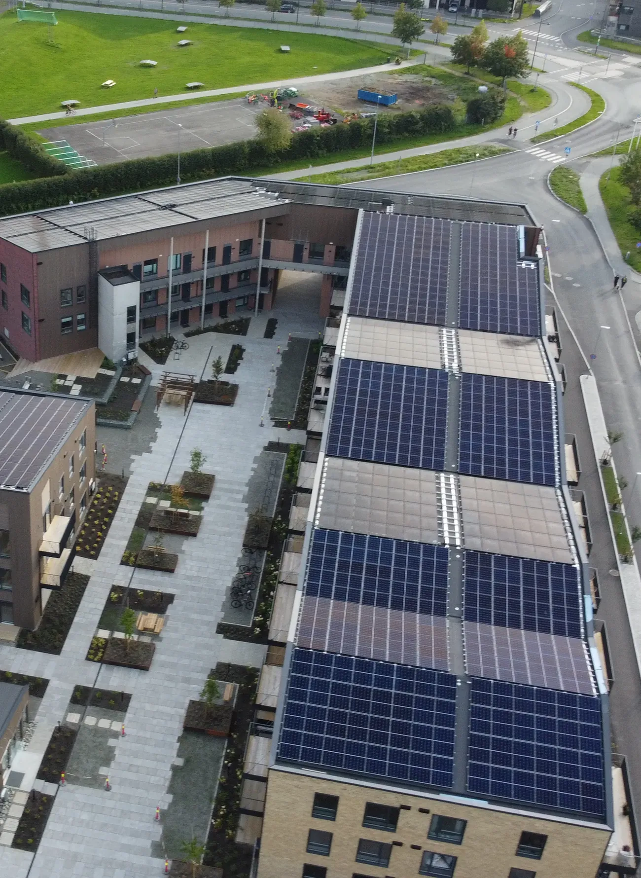 Boligblokker på Gartnersletta med solcellepaneler på takene