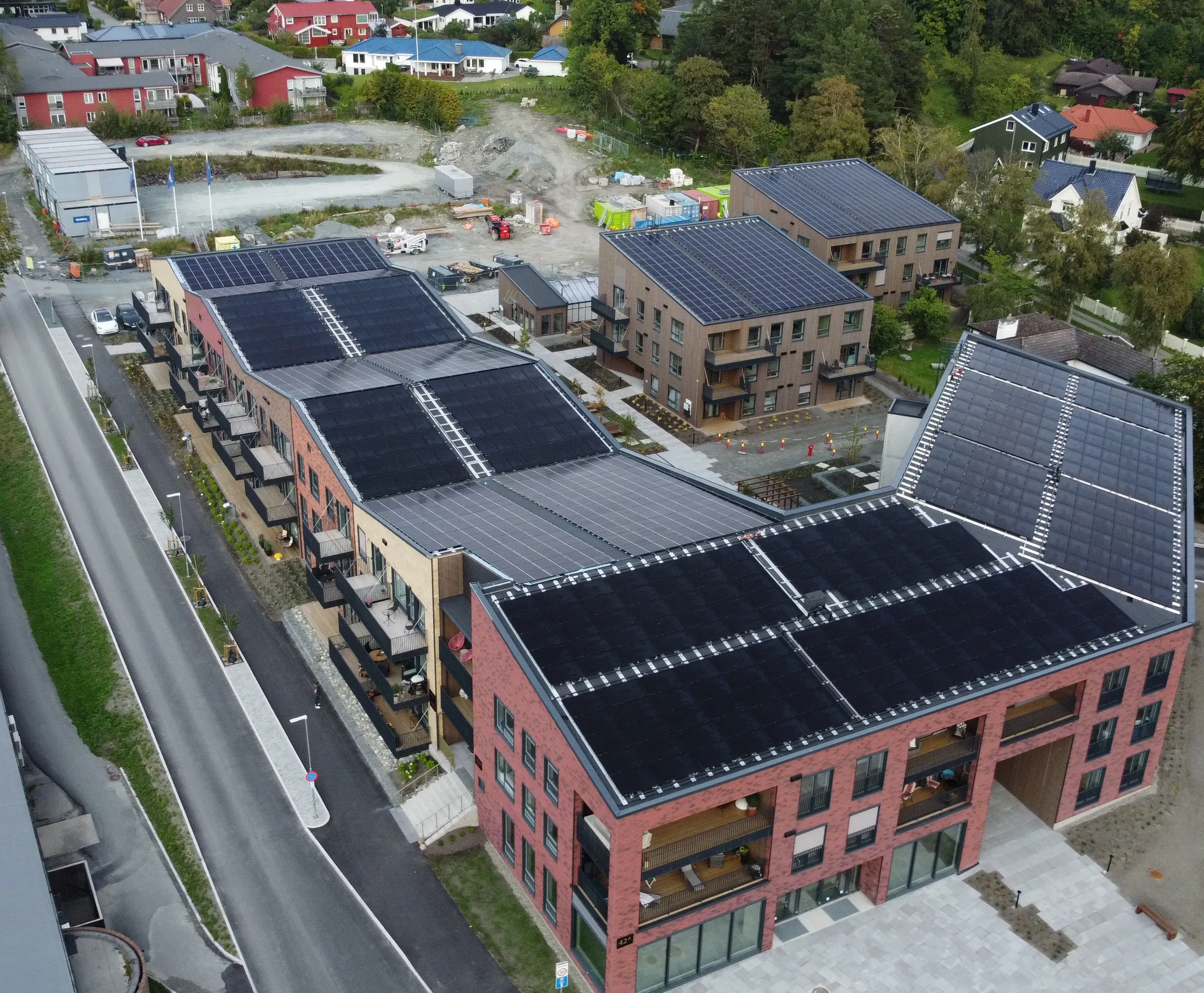 Apartment buildings at Gartnersletta with solar panels on the roofs, seen from a drone